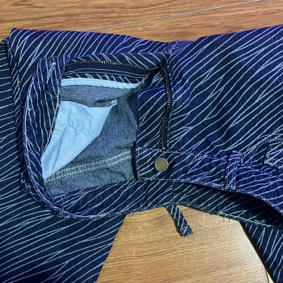 I bought them 3 years ago and ended up never wearing them (no occasion) - Picture 3 of 4